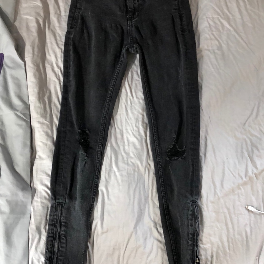 Ivy + Main faded black jeans ripped jeans🖤